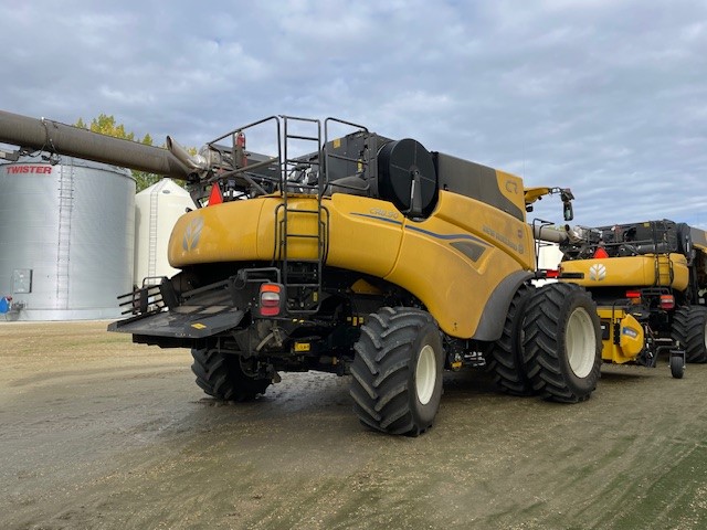 2024 New Holland CR8.90 Combine