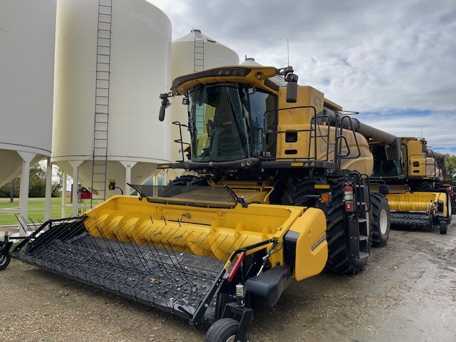 2024 New Holland CR8.90 Combine