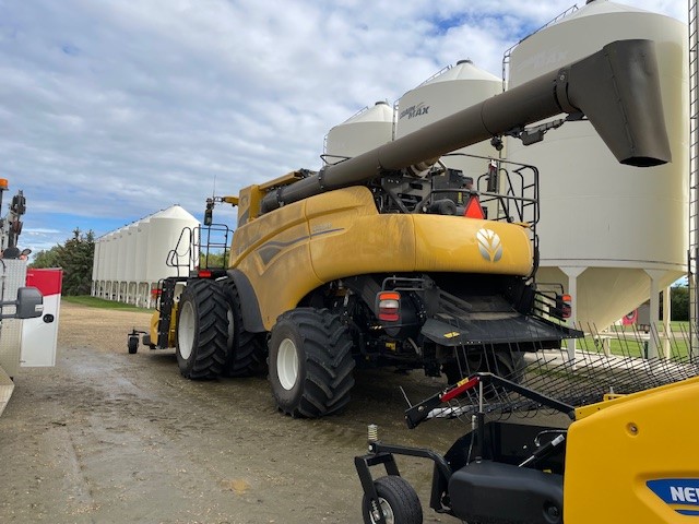 2024 New Holland CR8.90 Combine