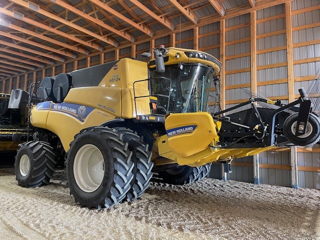 2022 New Holland CR10.90 Combine