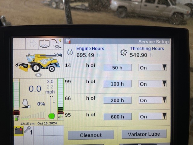 2022 New Holland CR10.90 Combine