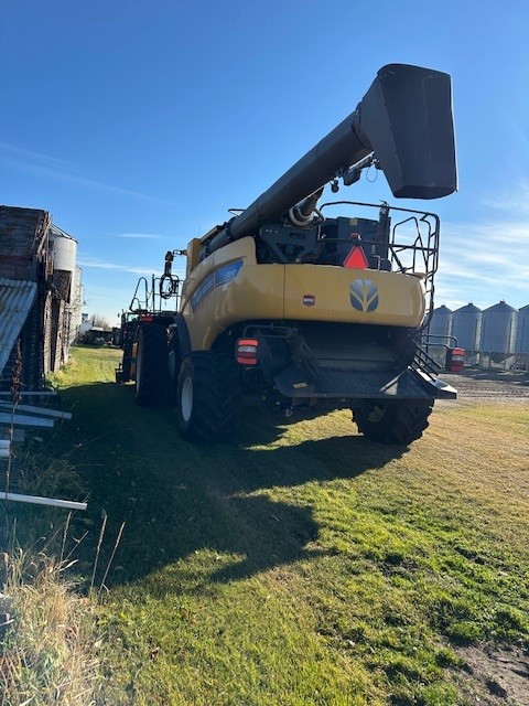 2023 New Holland CR8.90 Combine