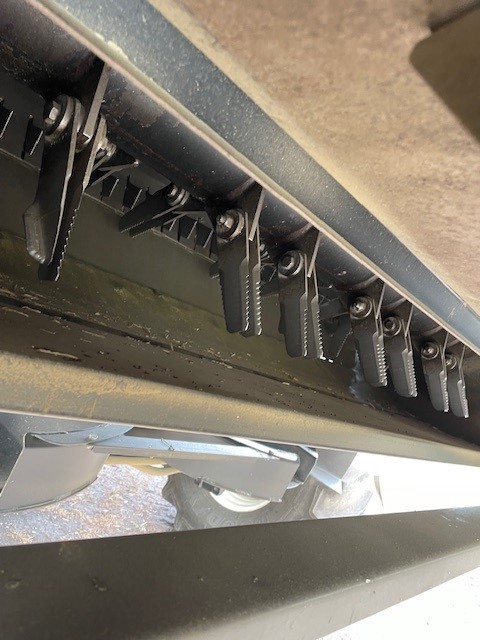 2007 New Holland CR9070 Combine