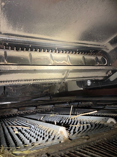 2013 New Holland CR8090 Combine