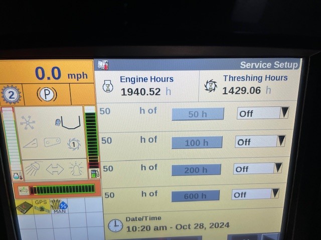 2013 New Holland CR8090 Combine