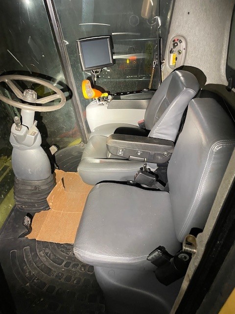 2013 New Holland CR8090 Combine