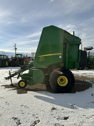 2018 John Deere 560R Precutter Baler/Round