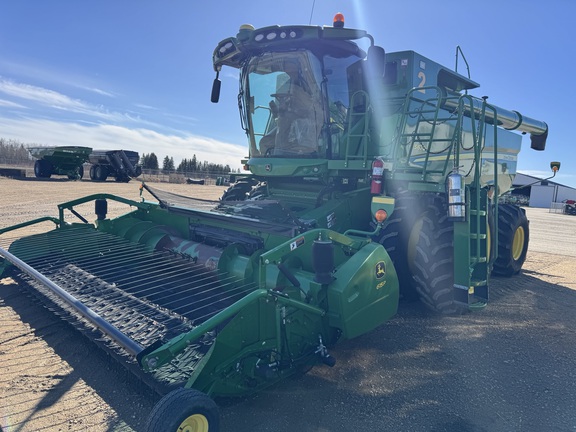 2013 John Deere S670 Combine