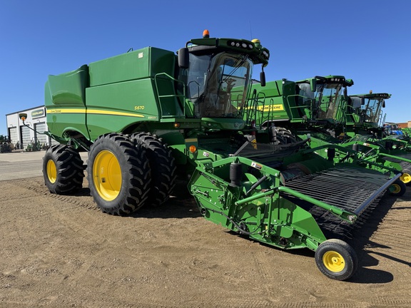 2013 John Deere S670 Combine