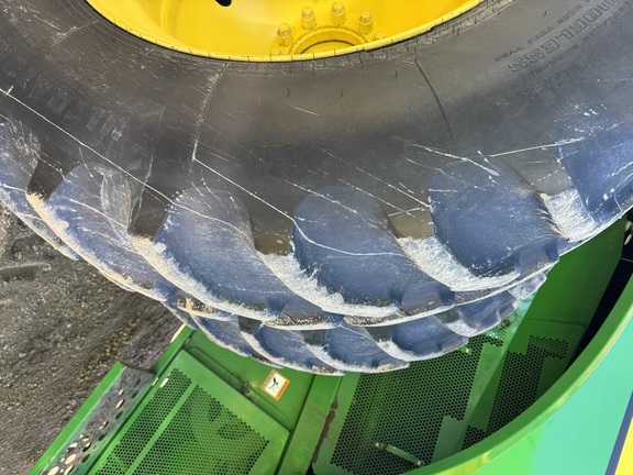 2013 John Deere S670 Combine