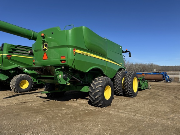 2013 John Deere S670 Combine