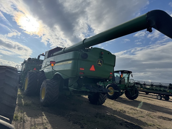 2018 John Deere S790 Combine