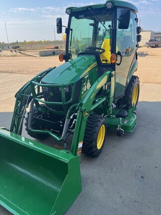 2022 John Deere 2025R Tractor Compact