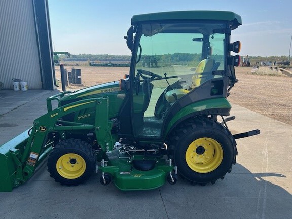 2022 John Deere 2025R Tractor Compact