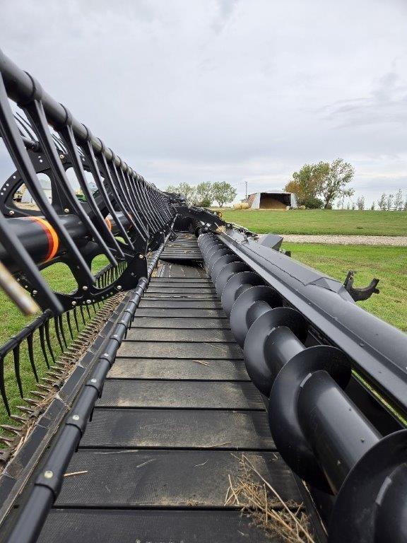 2015 MacDon D65-40 Header Combine