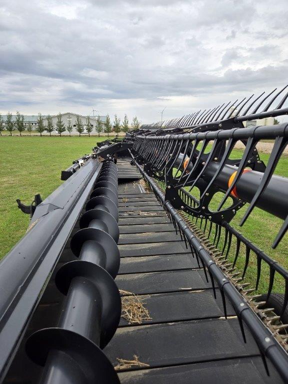 2015 MacDon D65-40 Header Combine