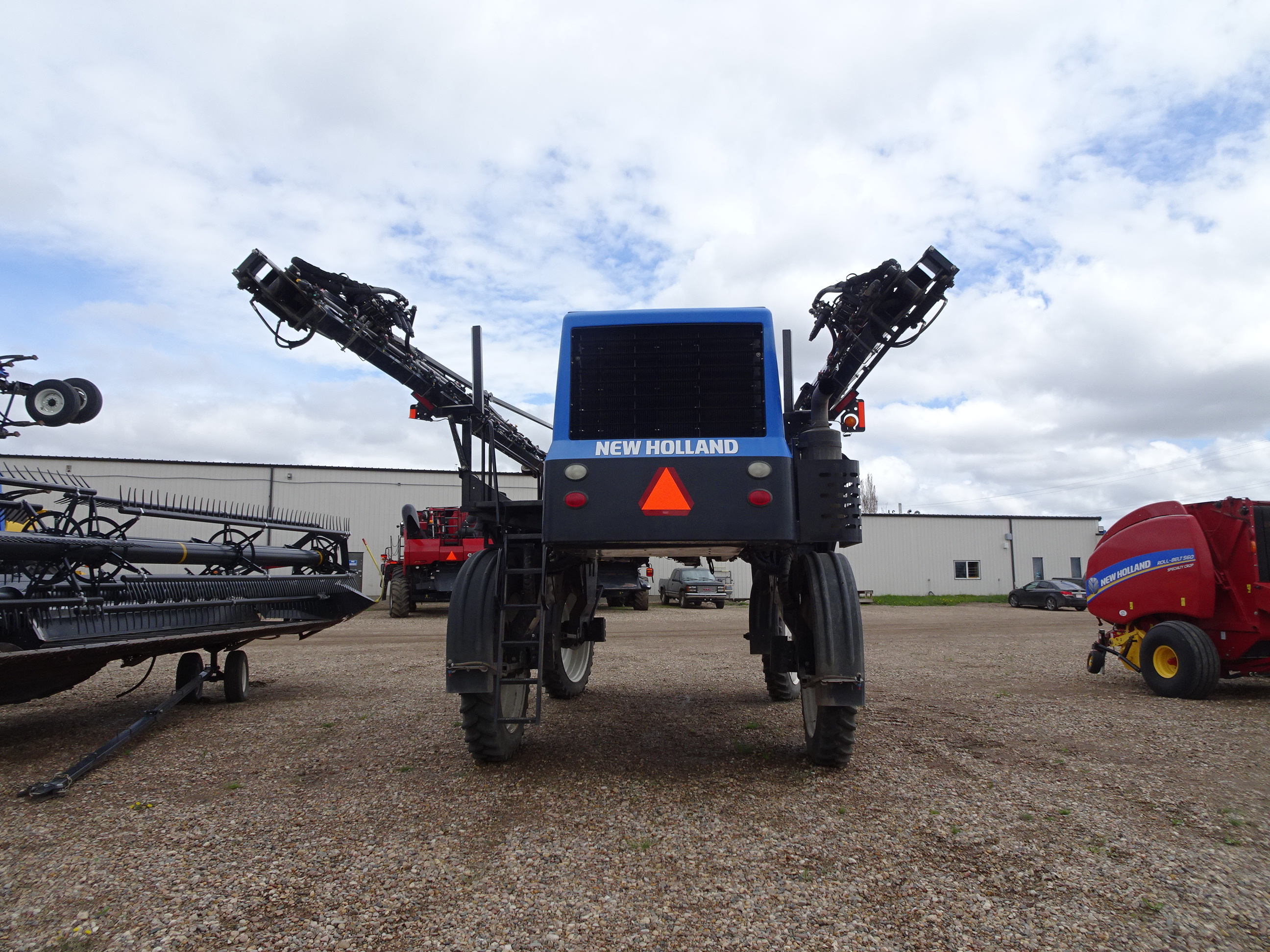 2011 New Holland SP.275F Sprayer/High Clearance