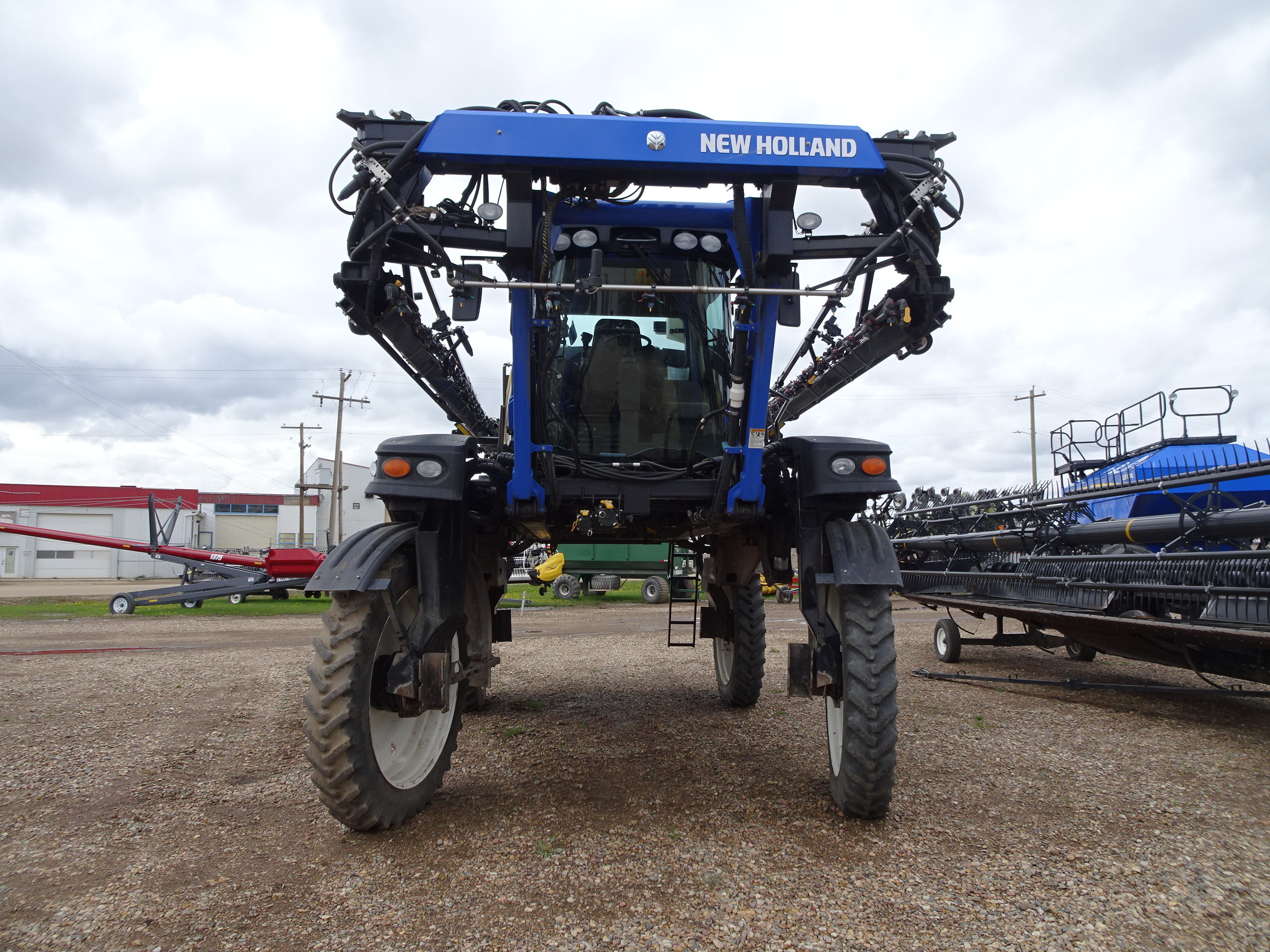 2011 New Holland SP.275F Sprayer/High Clearance