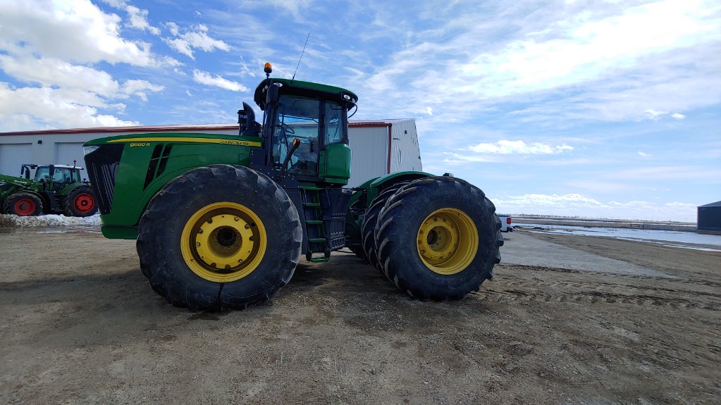 2012 John Deere 9560R Tractor 4WD