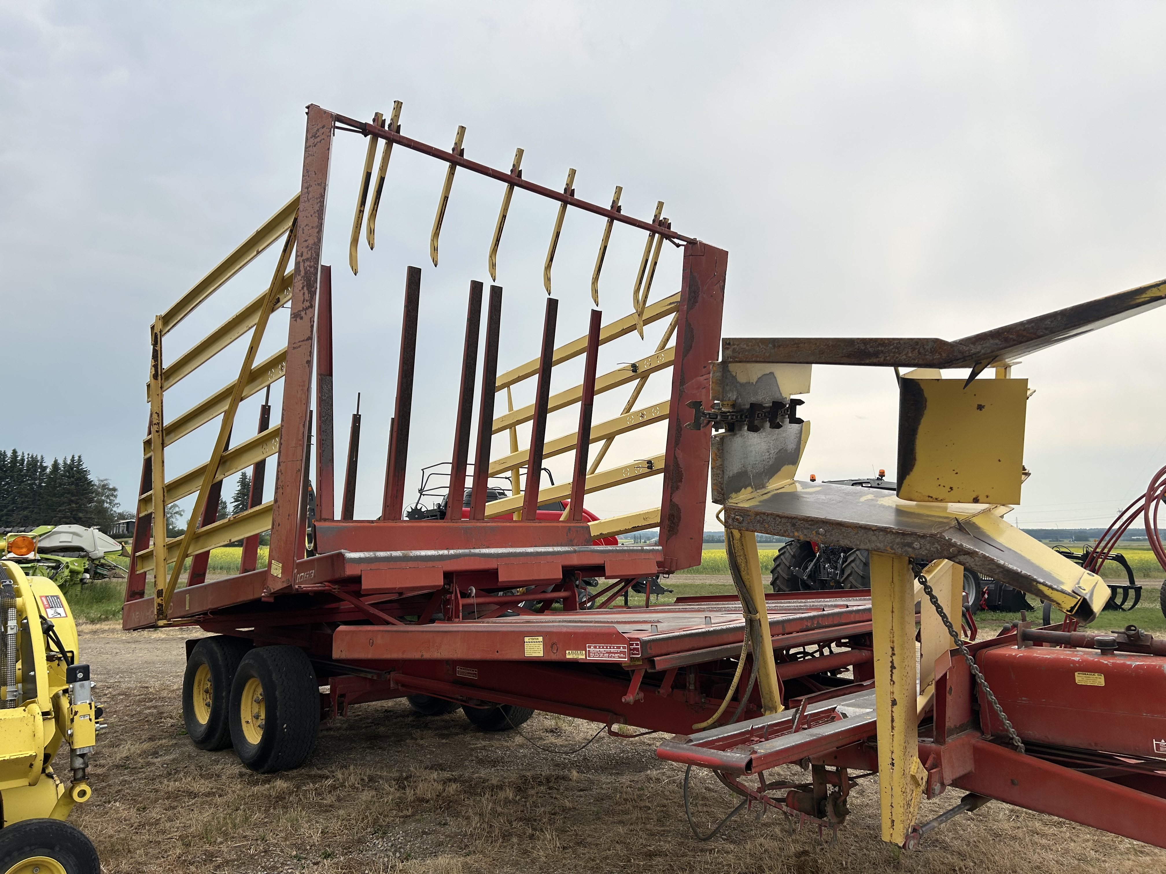 1982 New Holland 1063 Bale Wagon