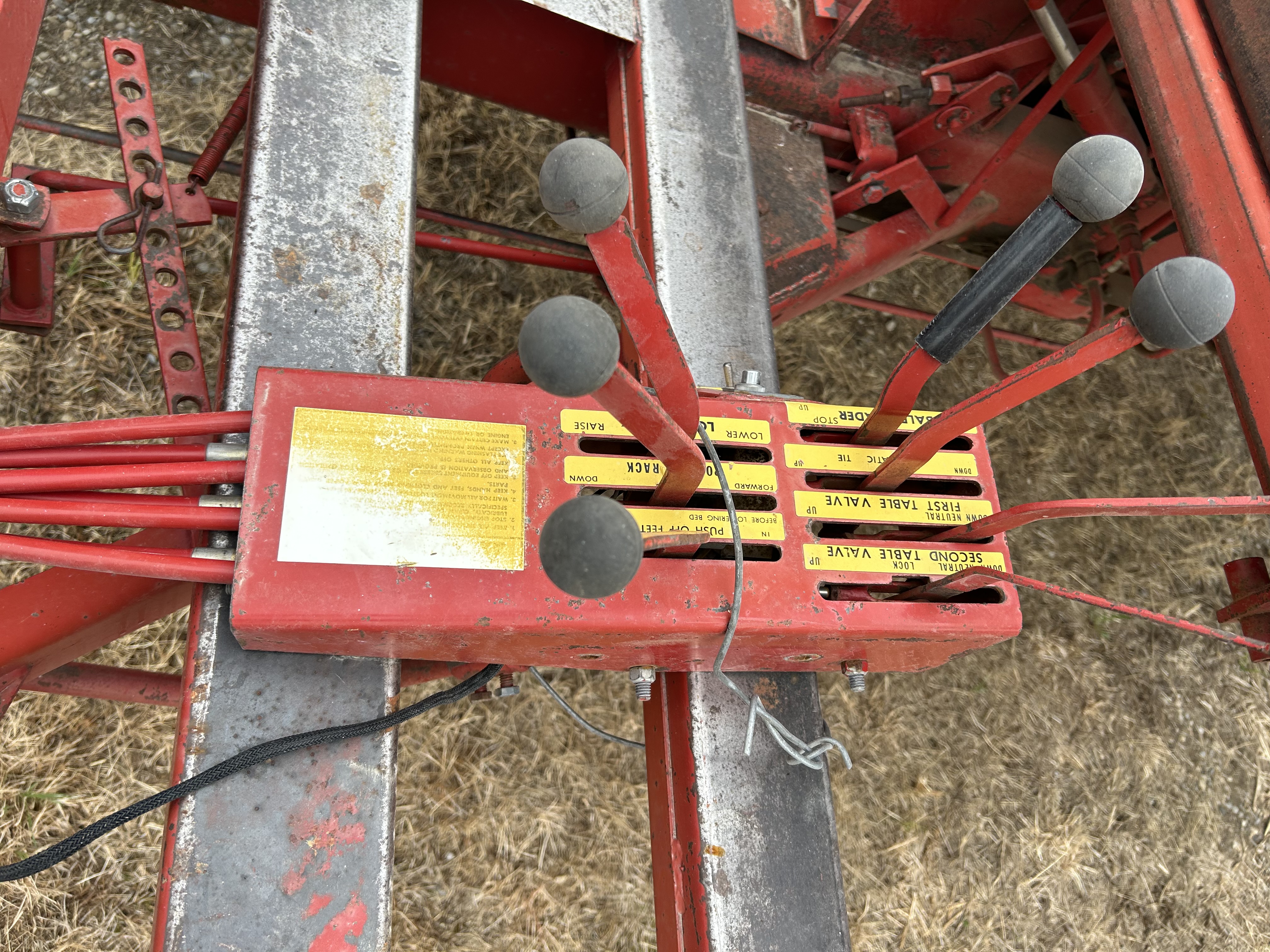 1982 New Holland 1063 Bale Wagon