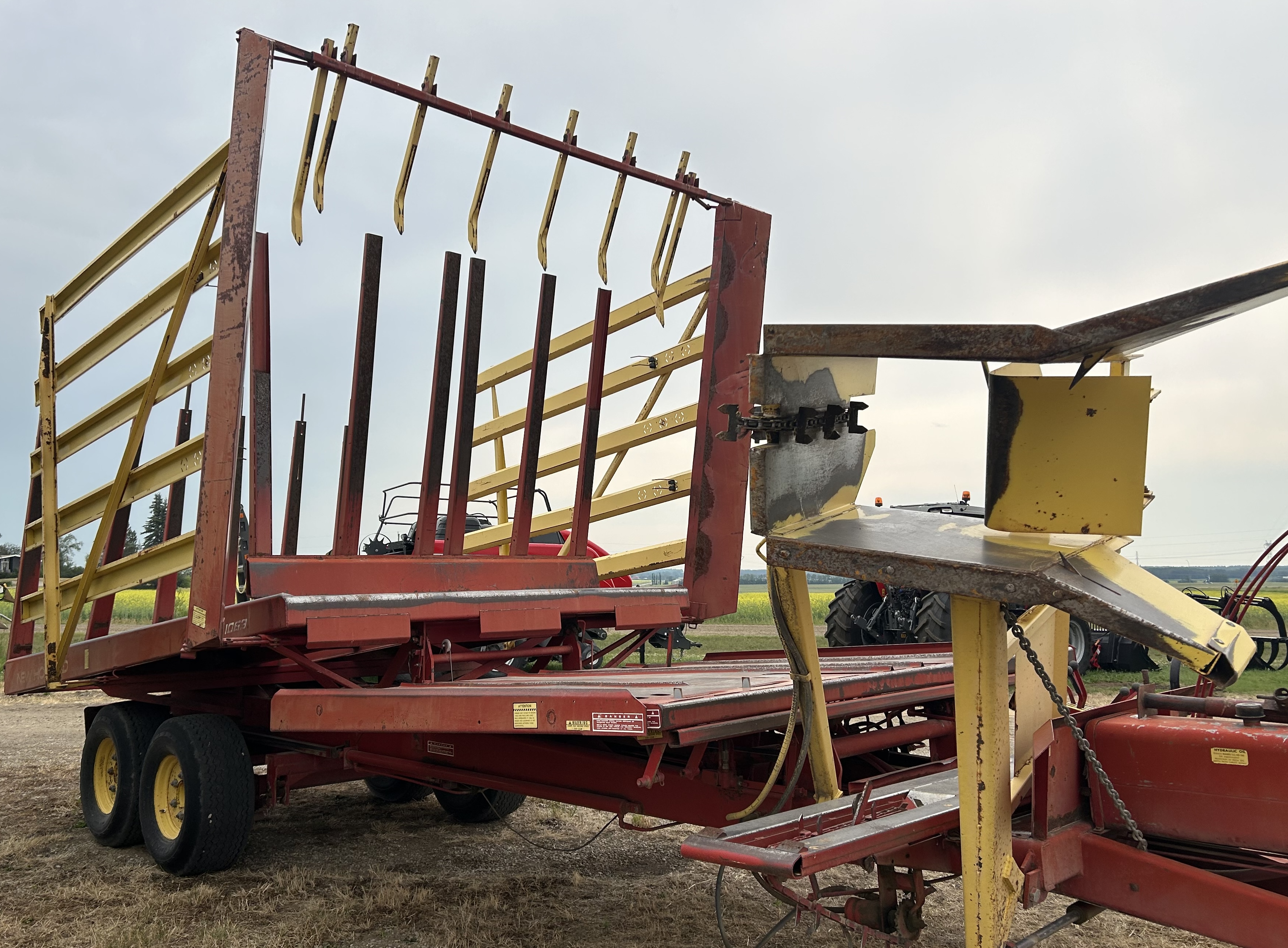 1982 New Holland 1063 Bale Wagon