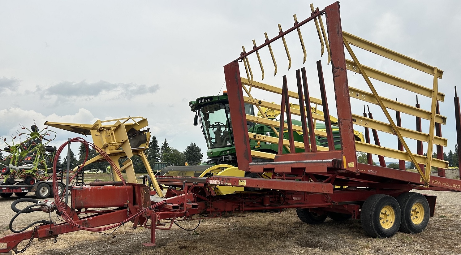 1982 New Holland 1063 Bale Wagon