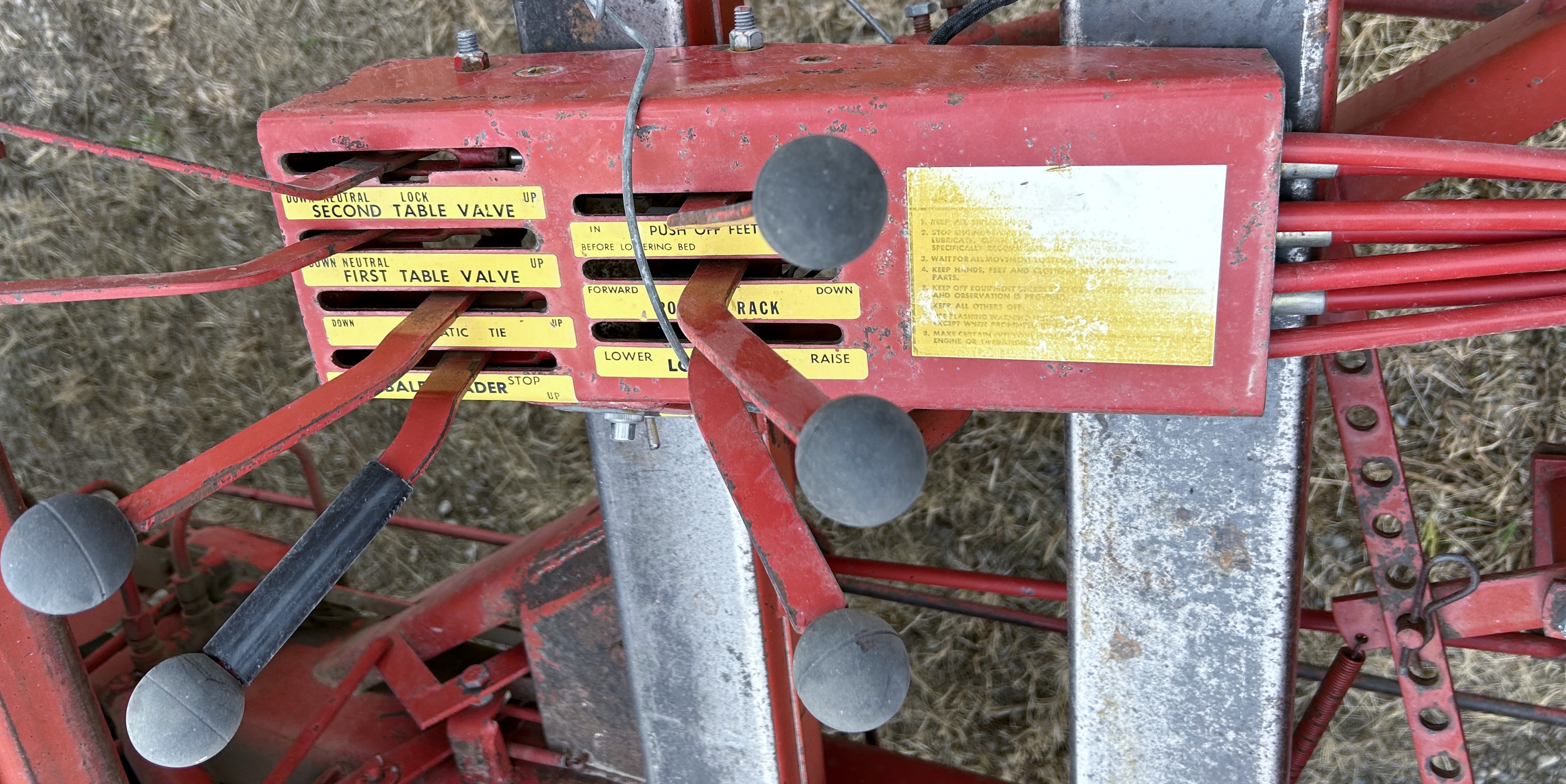 1982 New Holland 1063 Bale Wagon