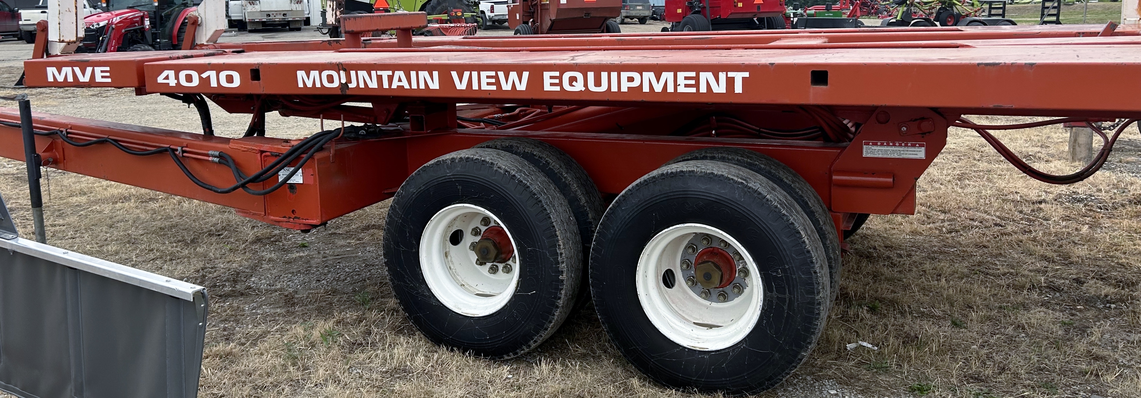 1998 New Holland 4010 Bale Wagon