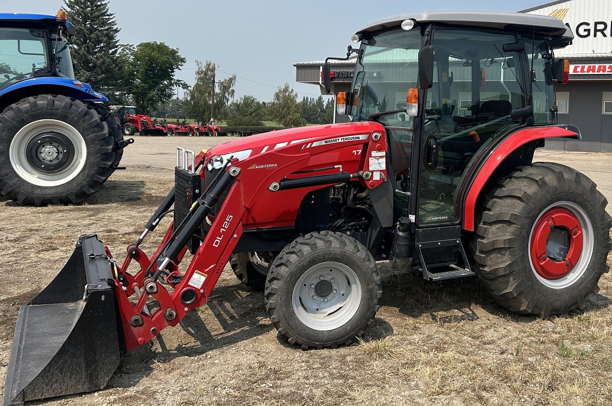 2017 Massey Ferguson 1742HL Tractor Compact