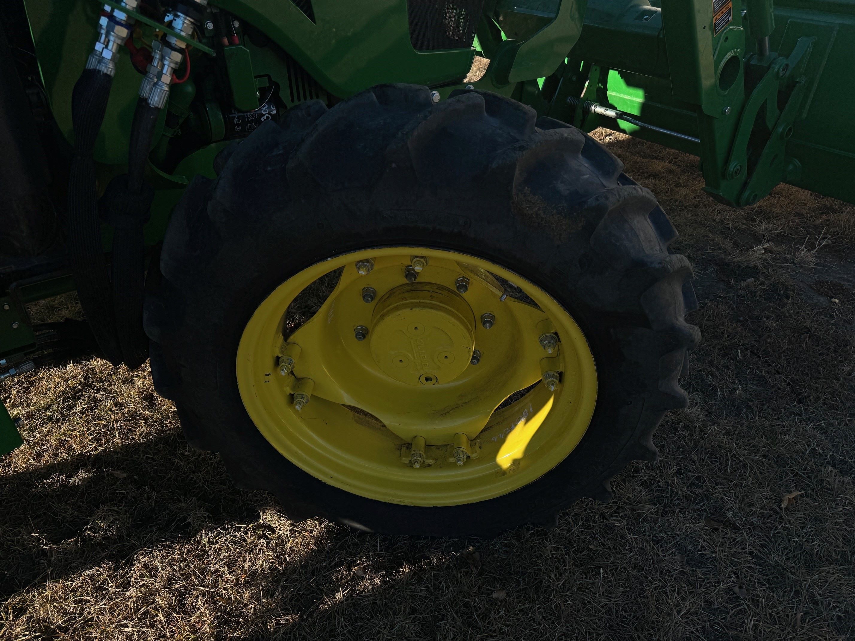 2019 John Deere 5075E Tractor