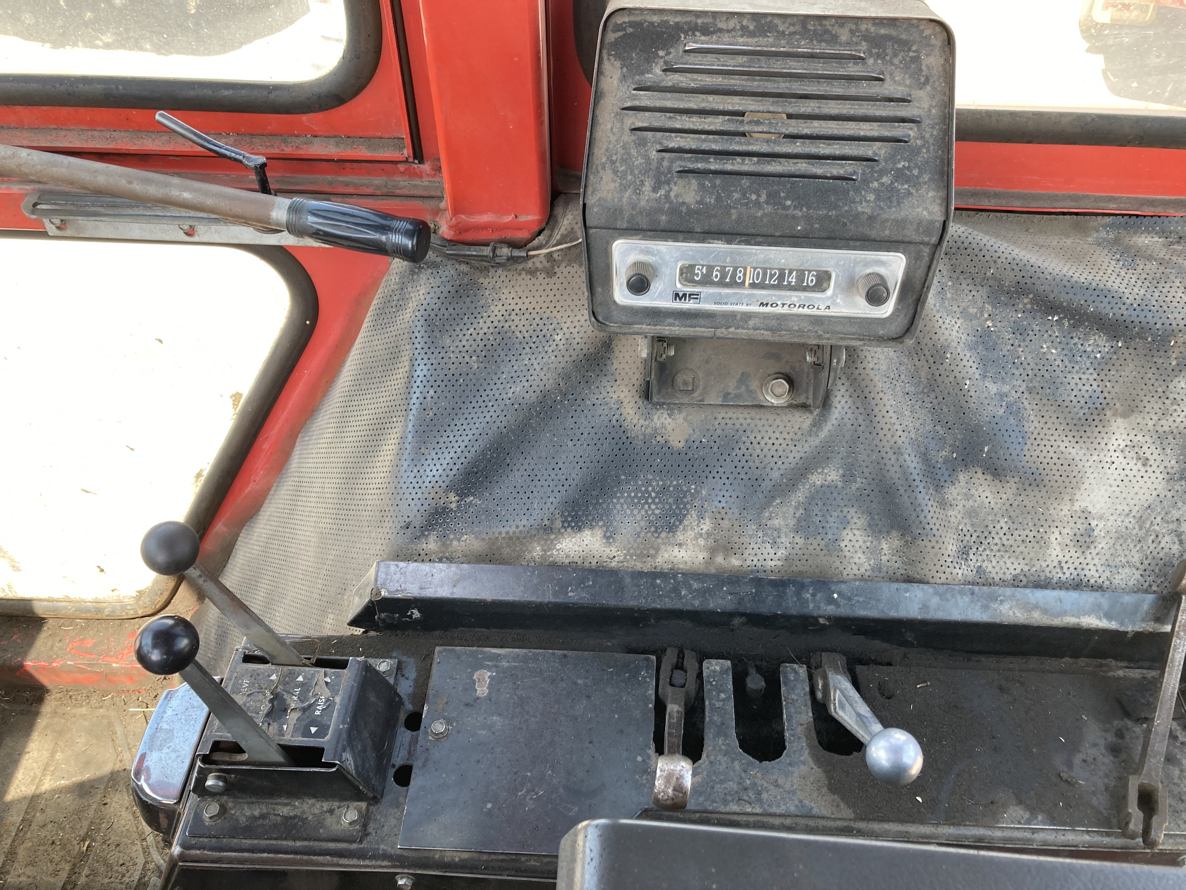 1977 Massey Ferguson 1085 Tractor