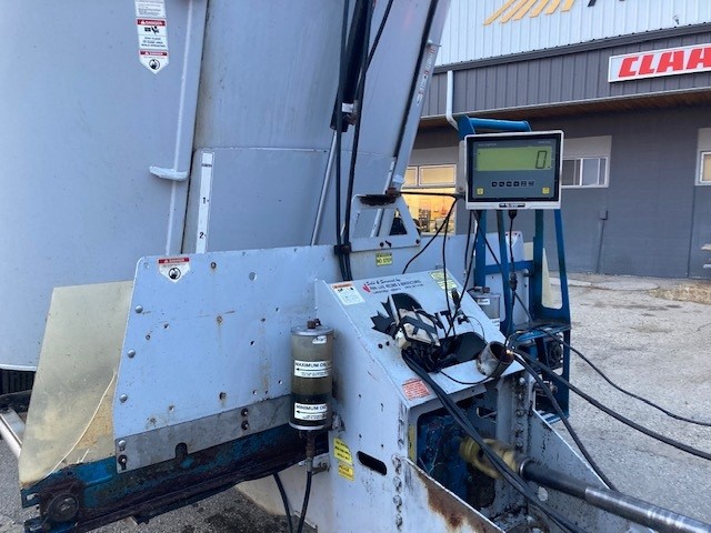 2012 Penta 1000-20SD Vertical Feed Mixer