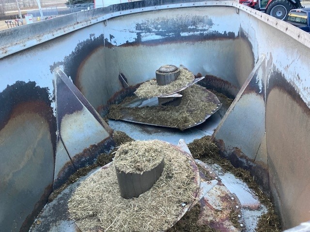 2012 Penta 1000-20SD Vertical Feed Mixer