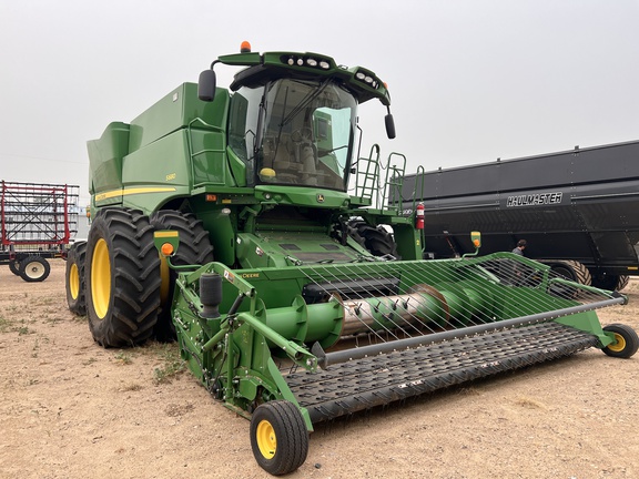 2017 John Deere S680 Combine