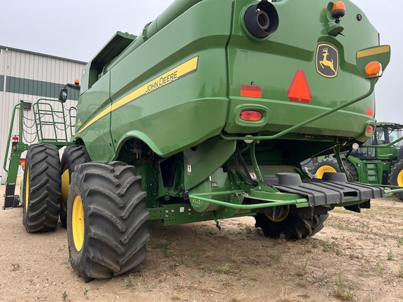 2017 John Deere S680 Combine