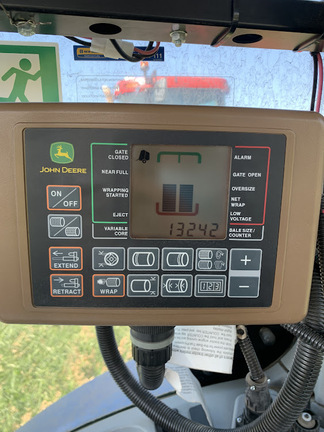 2017 John Deere 569 Baler/Round