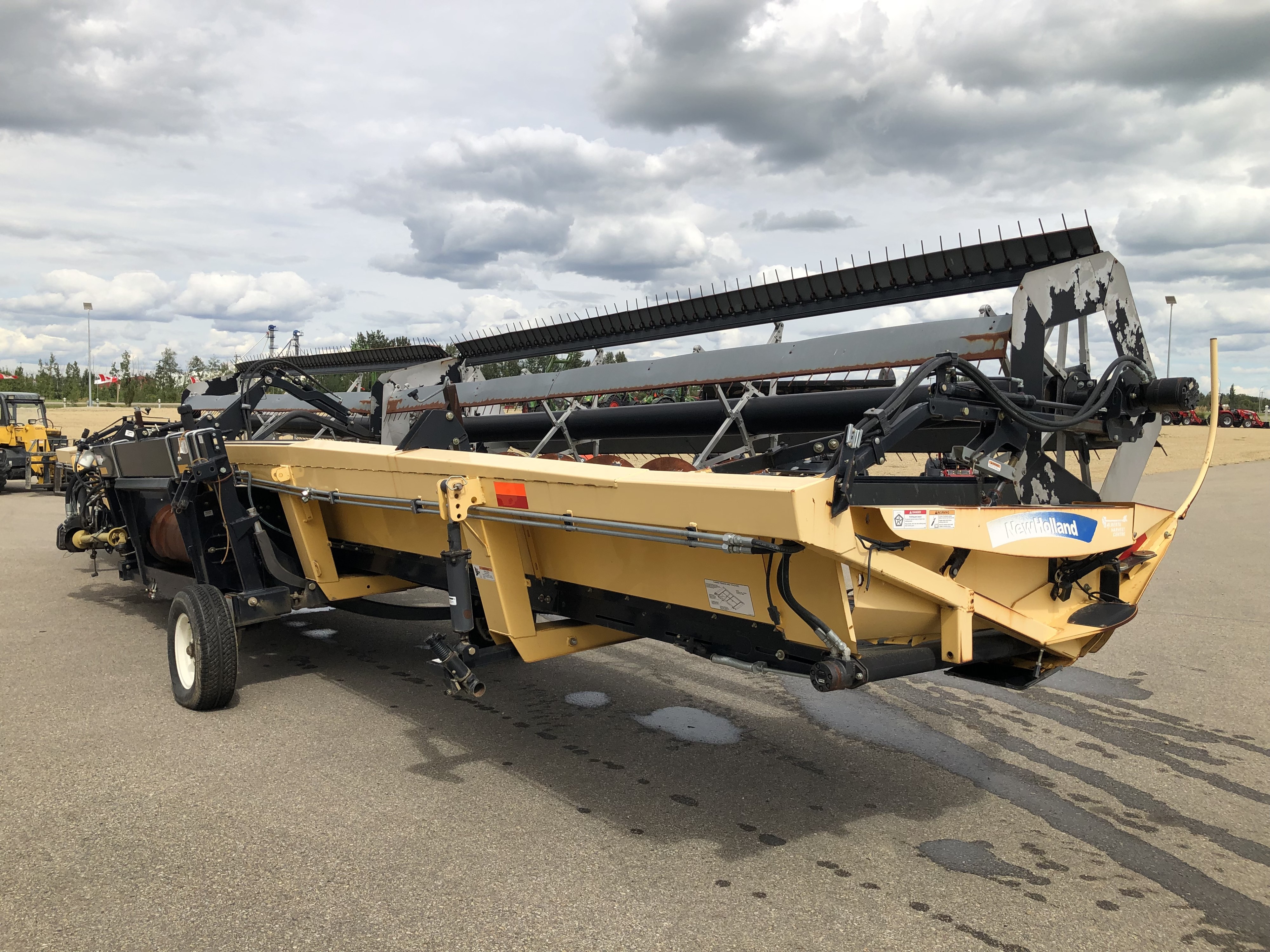 2009 New Holland 94C-36 Header Combine