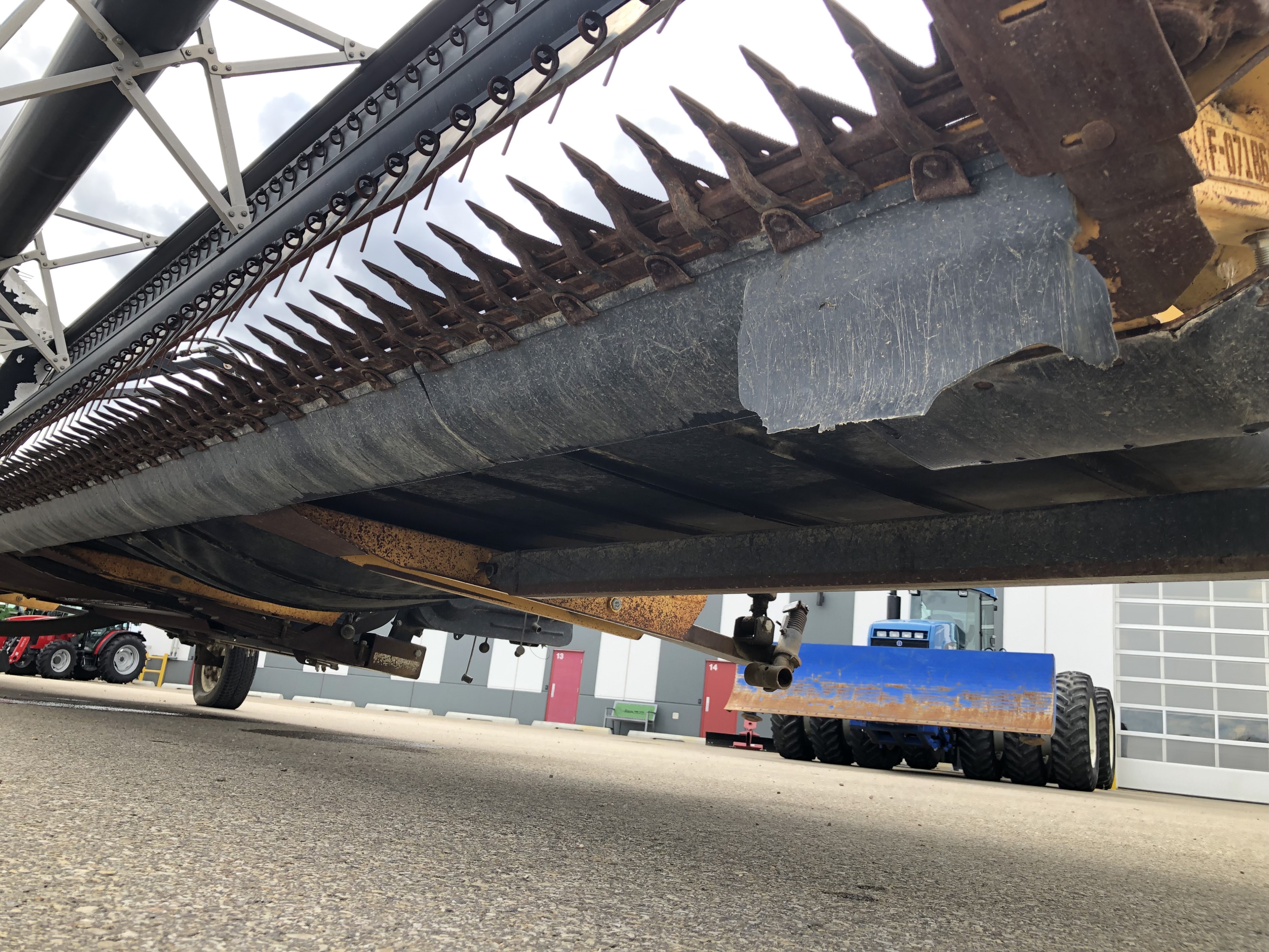 2009 New Holland 94C-36 Header Combine