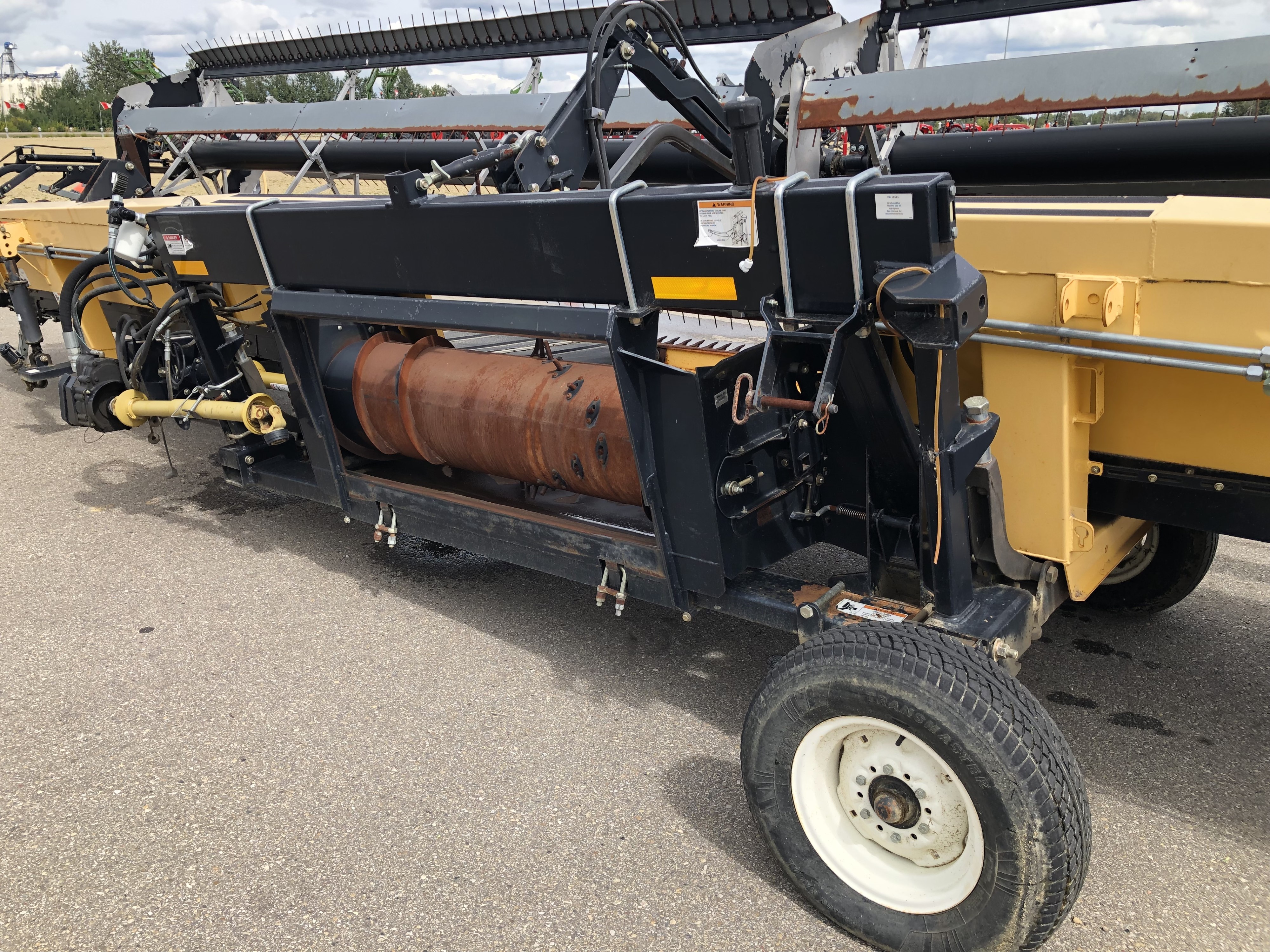 2009 New Holland 94C-36 Header Combine