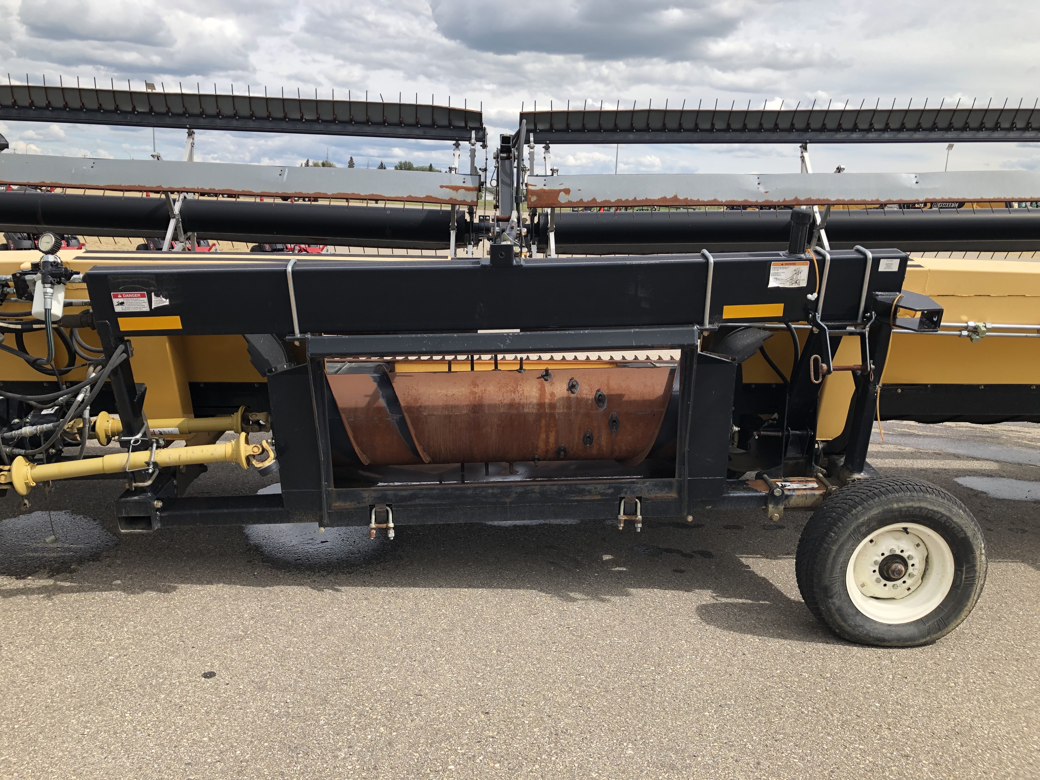 2009 New Holland 94C-36 Header Combine