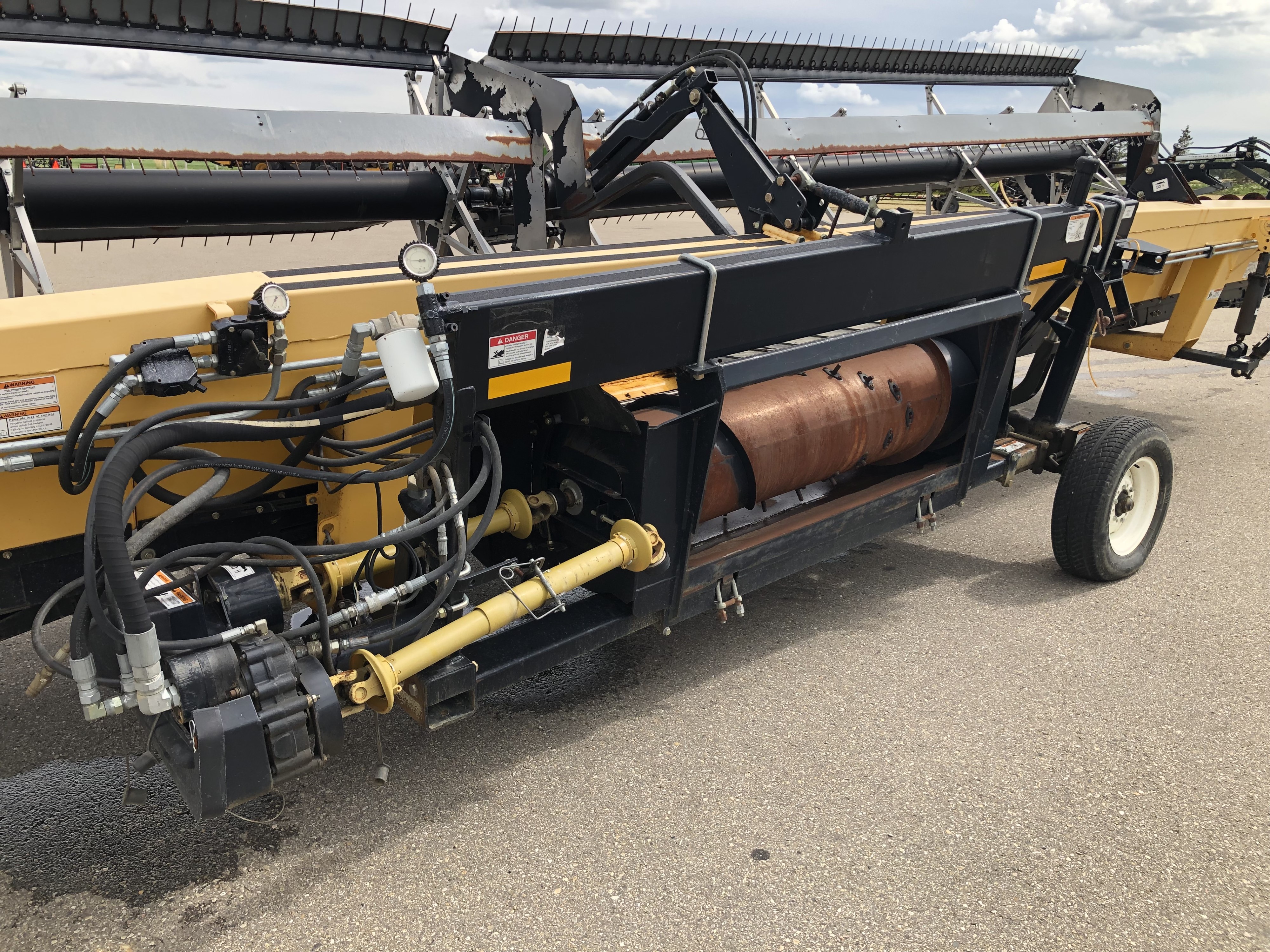 2009 New Holland 94C-36 Header Combine