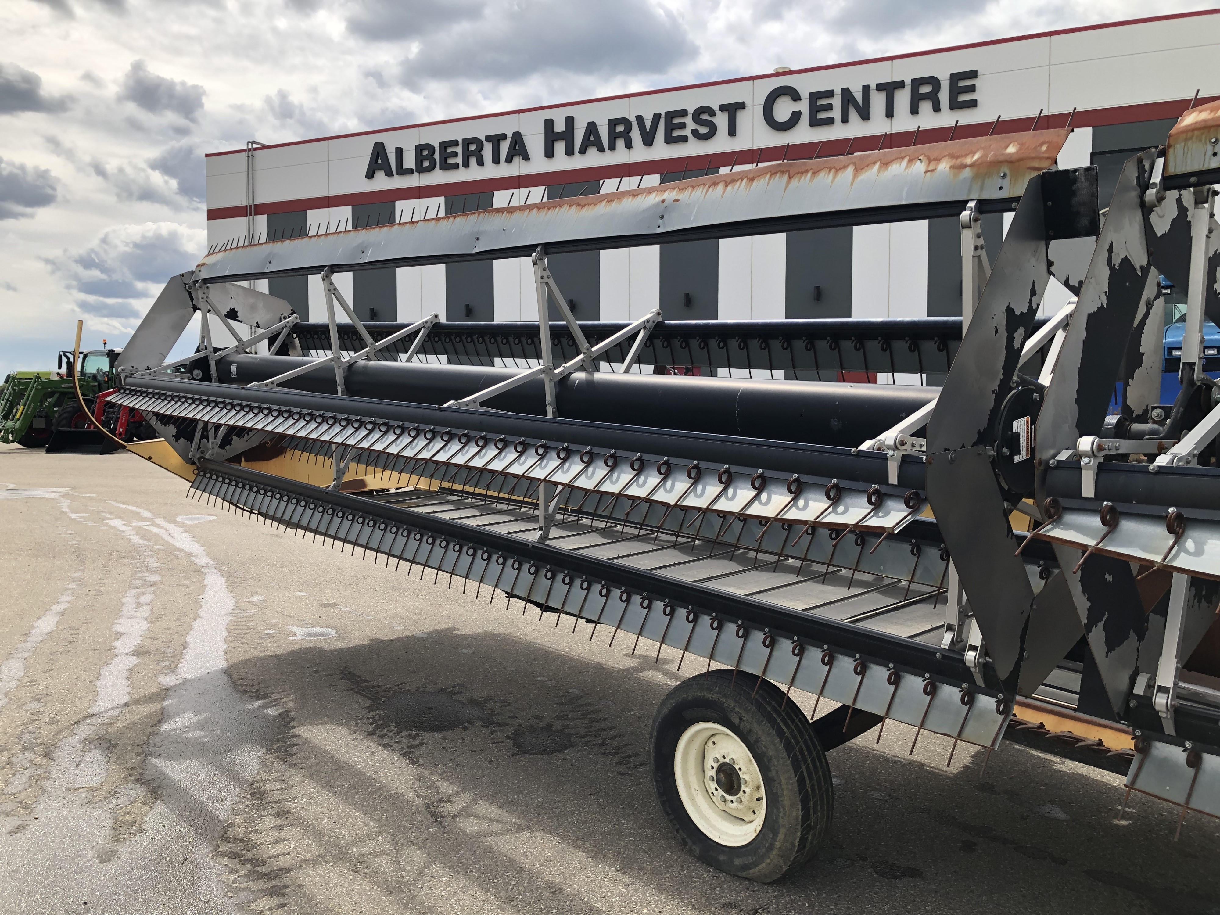 2009 New Holland 94C-36 Header Combine