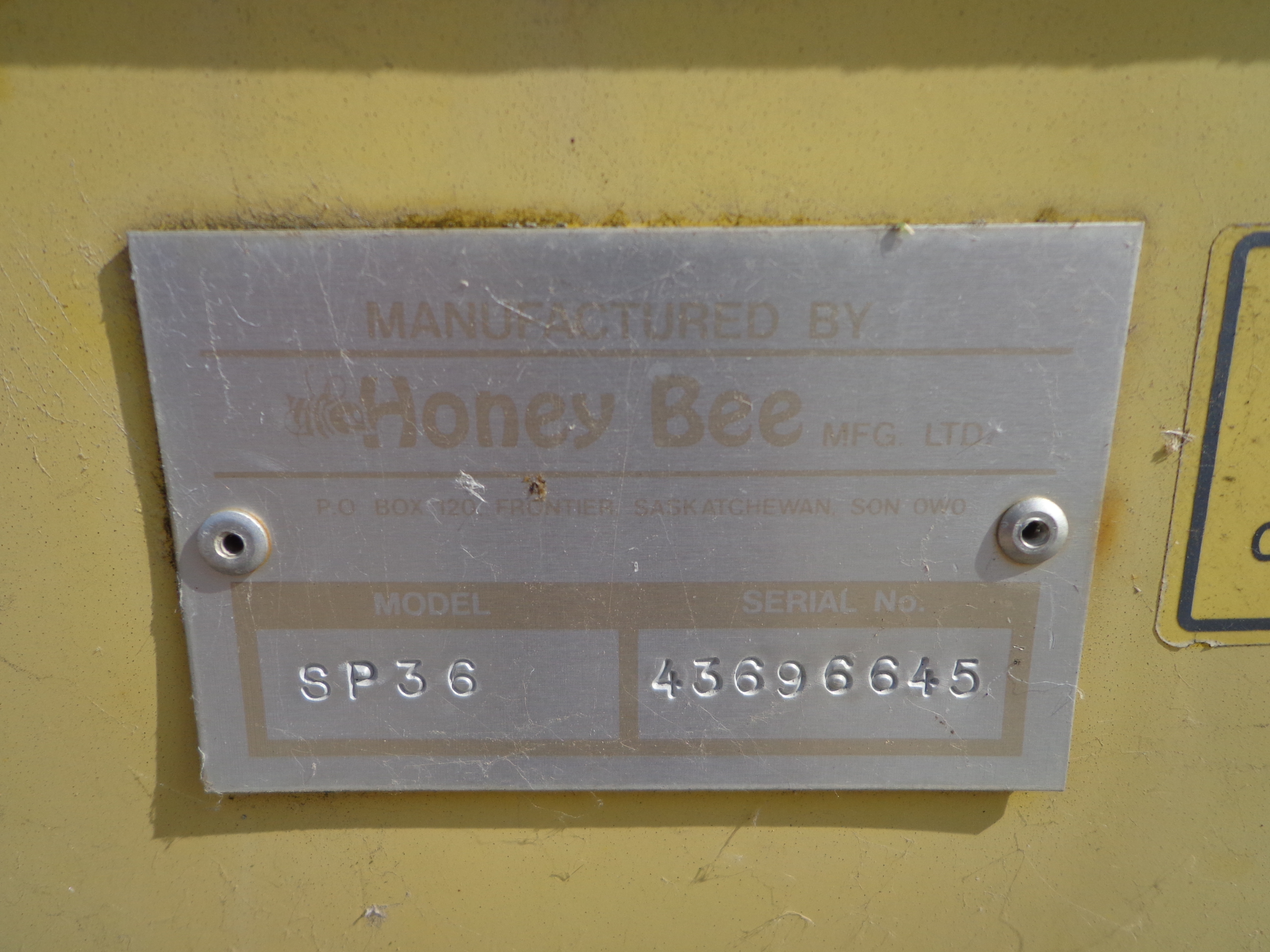1996 Honey Bee SP36 Header Combine