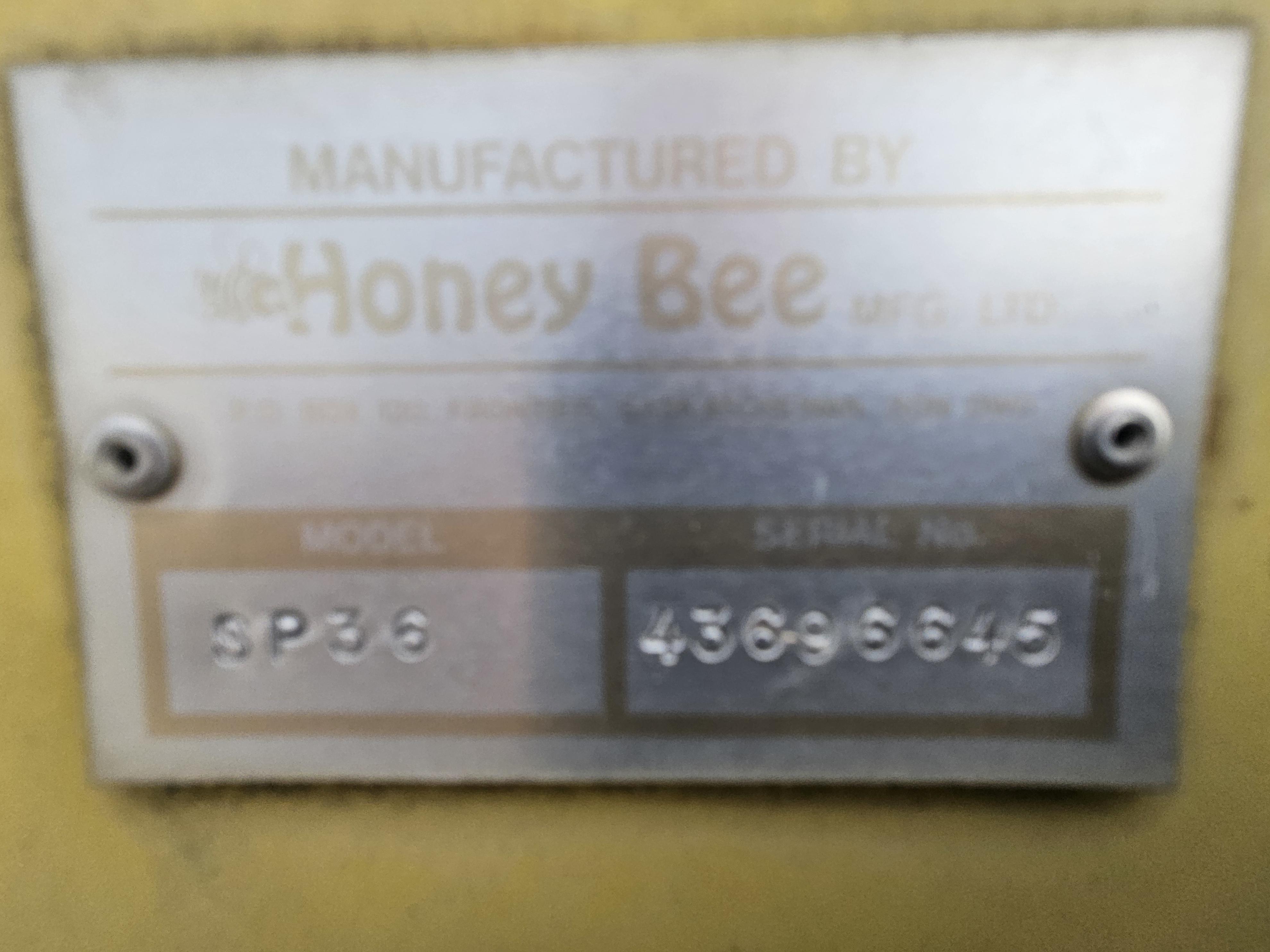 1996 Honey Bee SP36 Header Combine