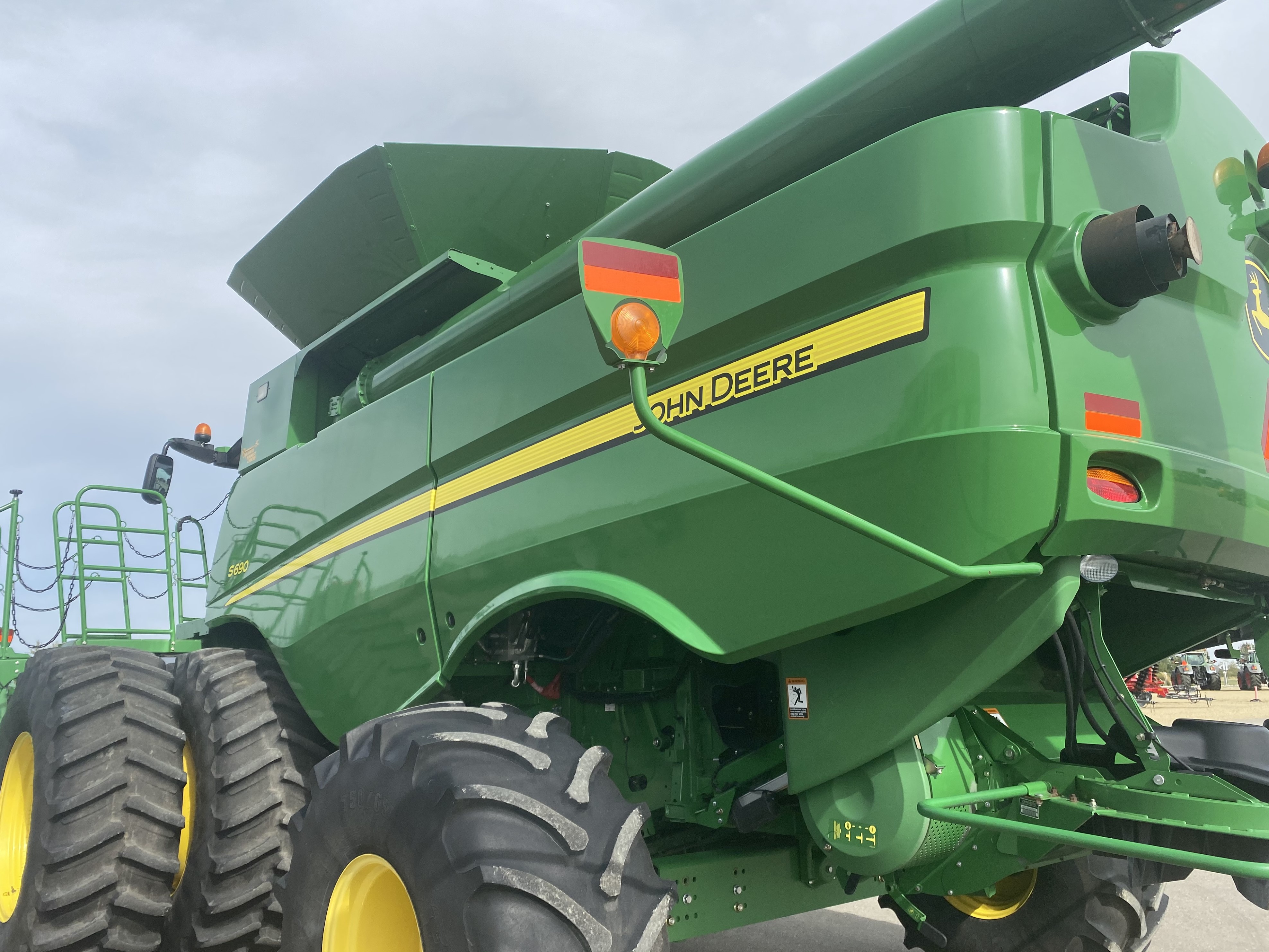 2013 John Deere S690 Combine