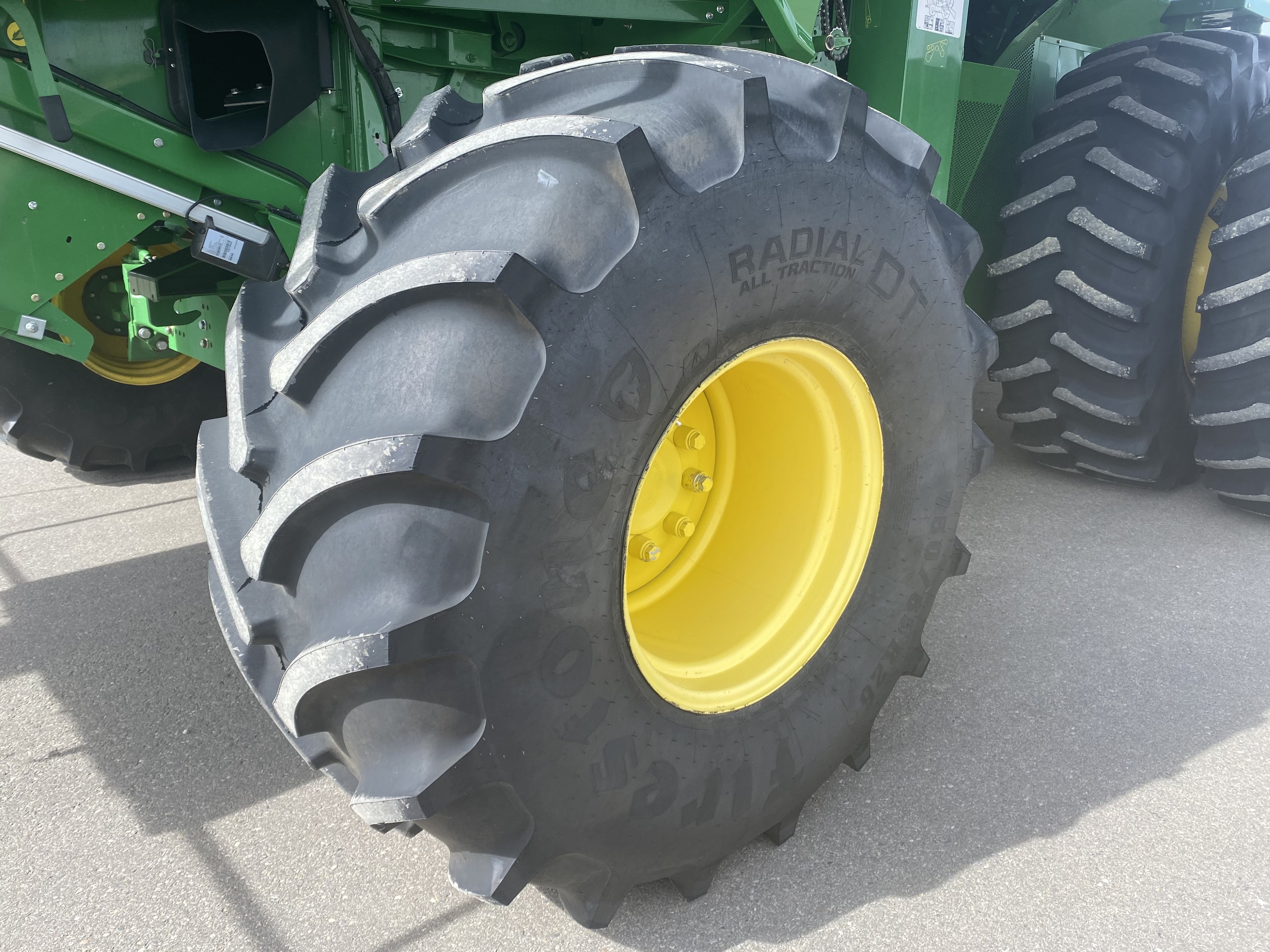 2013 John Deere S690 Combine