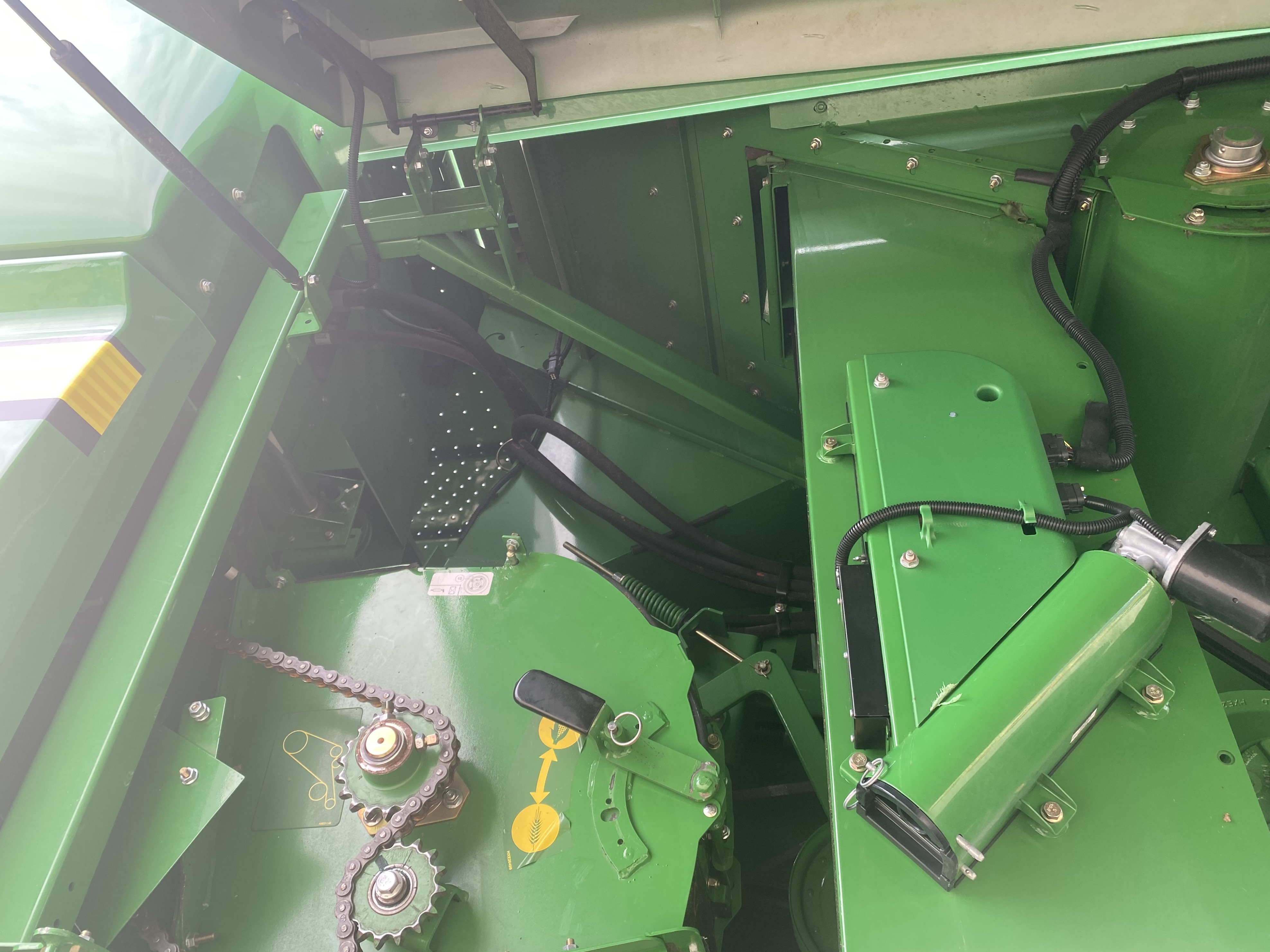 2013 John Deere S690 Combine
