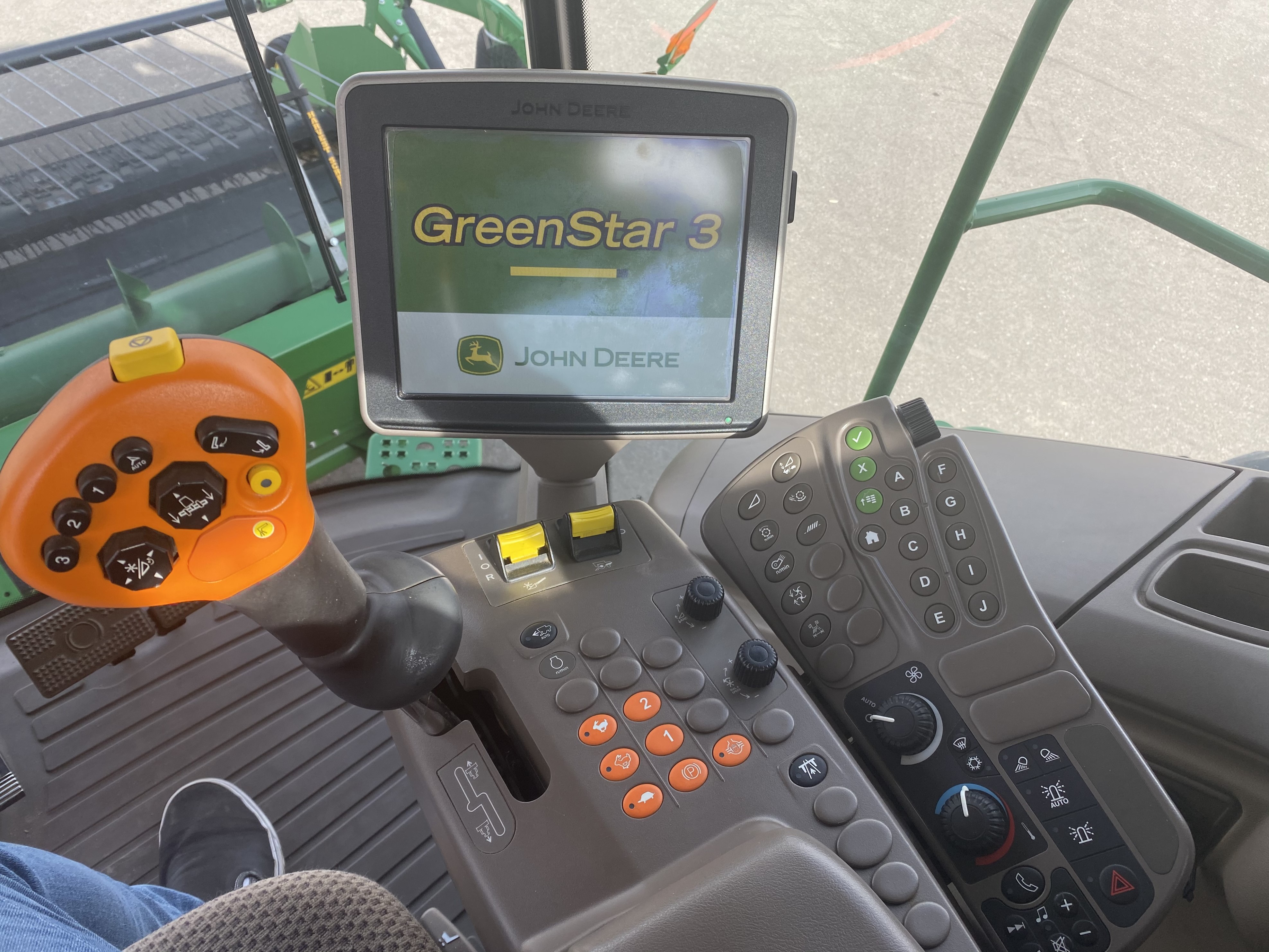 2013 John Deere S690 Combine