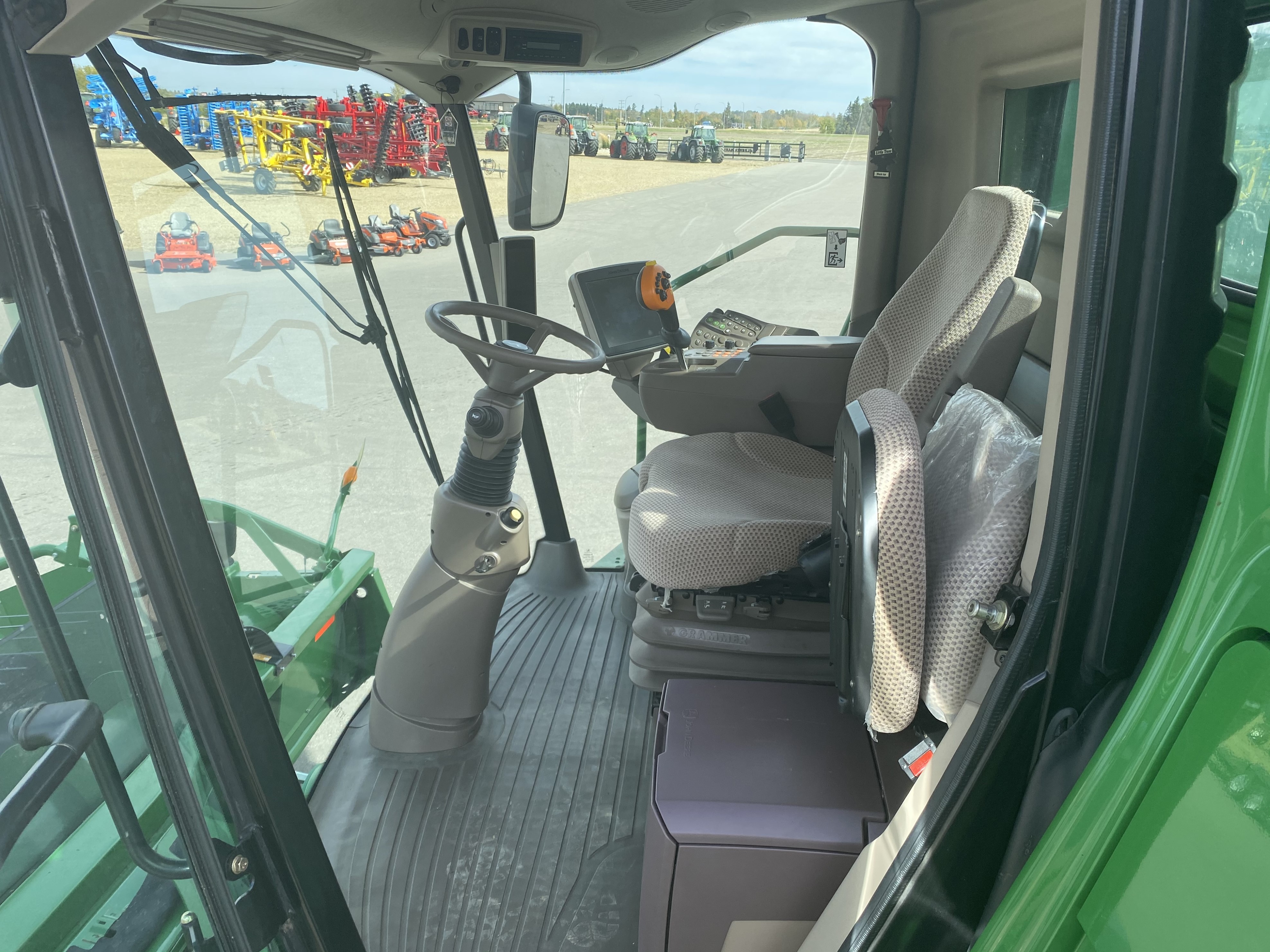 2013 John Deere S690 Combine